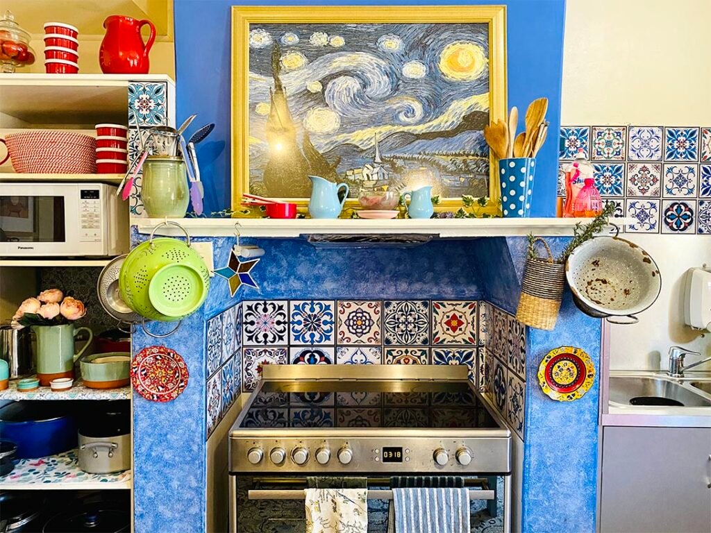 The blue tile rangehood in the kitchen of Bonneys Inn