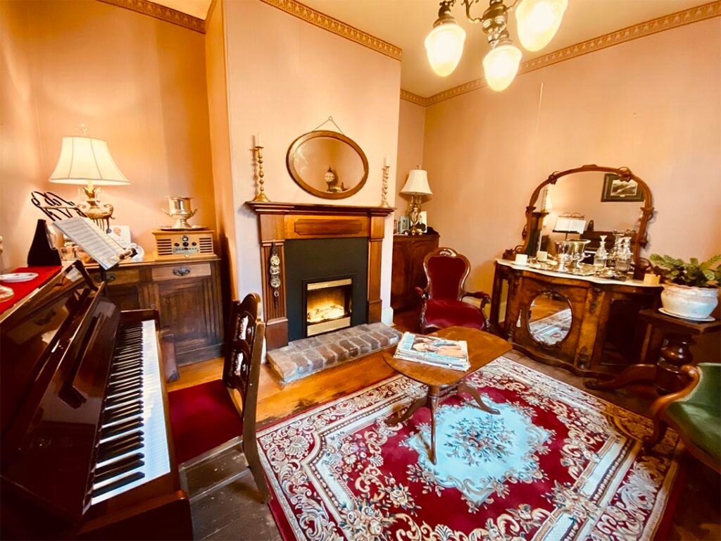 Bonneys Inn guest loung